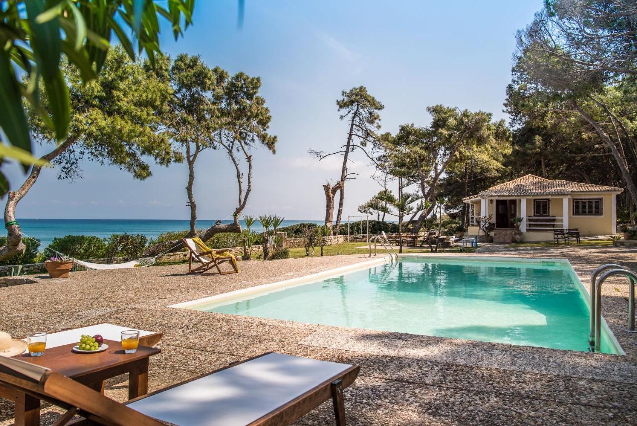 Azzuro Beach House - On The Beach & Private Pool, By Zantewize Василикос Экстерьер фото